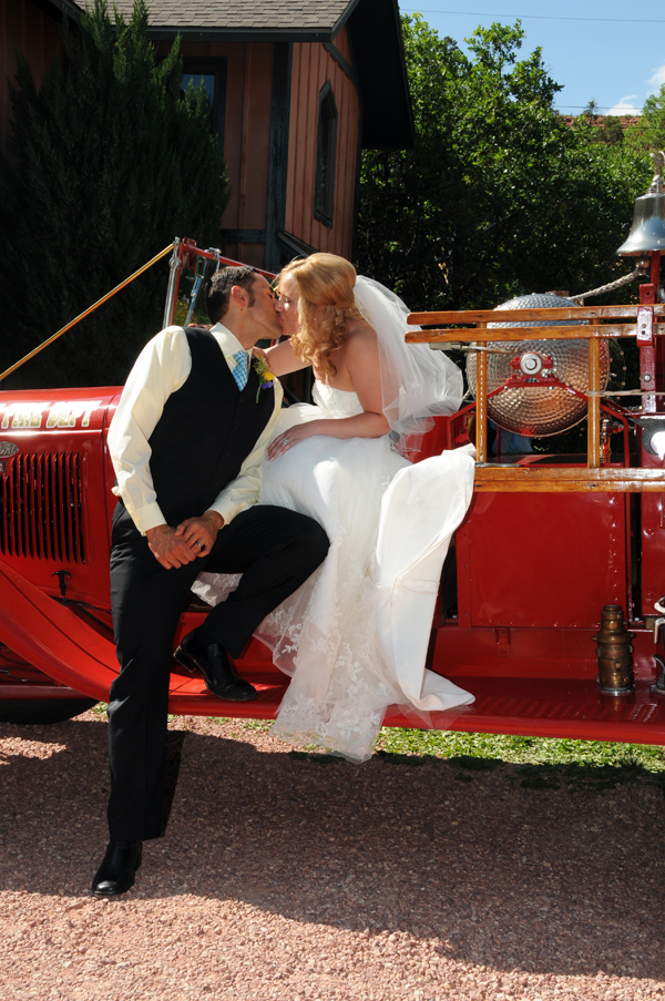 A Pikes Peak Wedding at Blue Skies Inn, Manitou Springs, Colorado