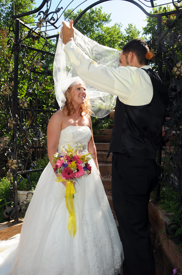 A Pikes Peak Wedding at Blue Skies Inn, Manitou Springs, Colorado