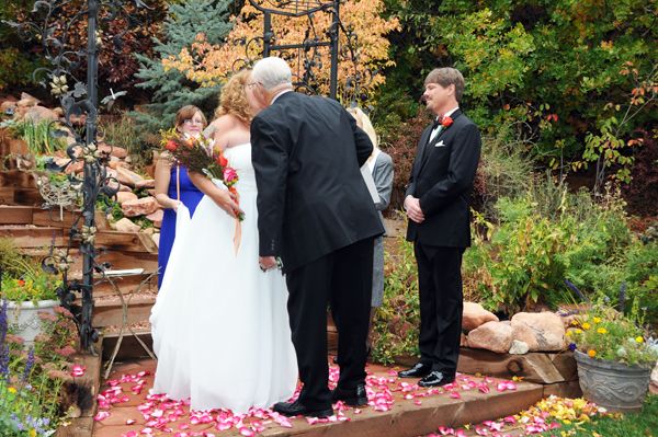 A Pikes Peak Wedding at Blue Skies Inn, Manitou Springs, Colorado